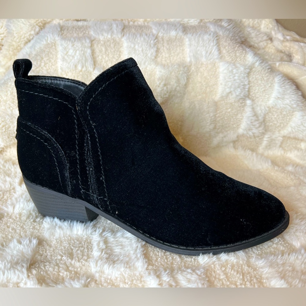 Guess black velvet booties ankle boots